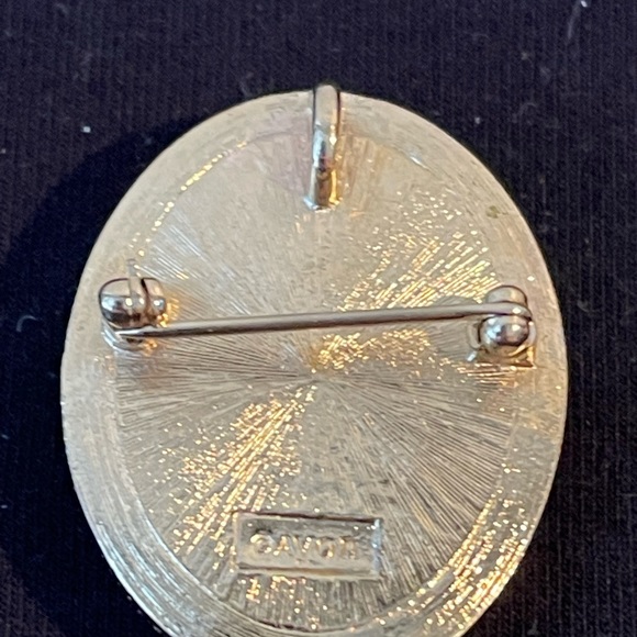 Vintage Avon Brooches Cameo and Cherub - Picture 5 of 11